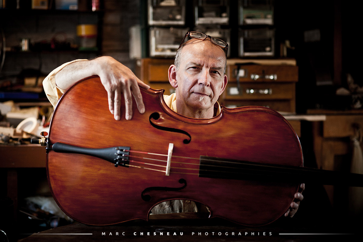 Luthier et son violon | Marc Chesneau