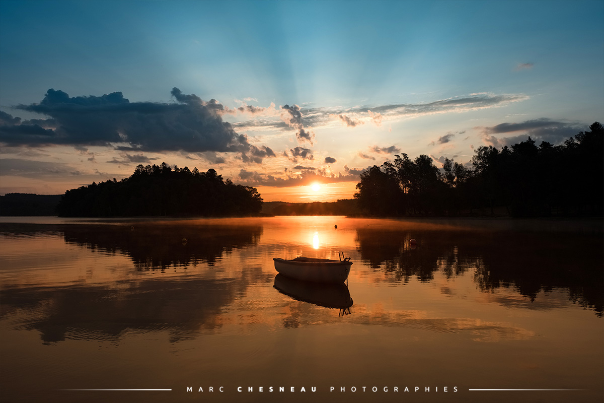 Lever de soleil sur le lac des Settons dans le Morvan | Marc Chesneau