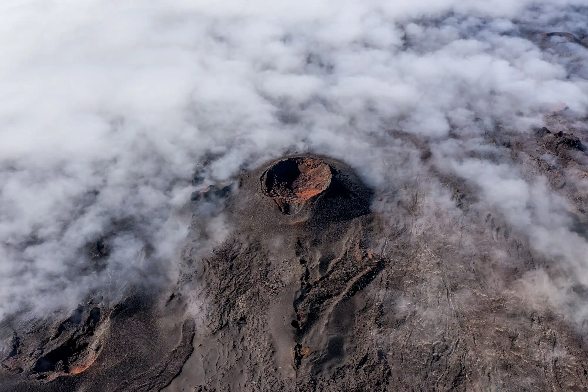 Un cône et sa mer de nuages