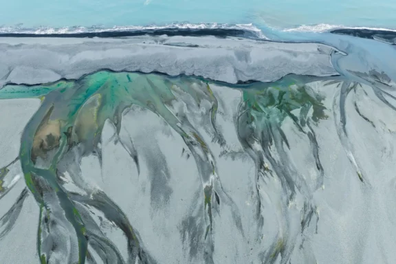 Un méandre d&rsquo;écoulement de fonte glaciaire dans le sud de l&rsquo;Islande